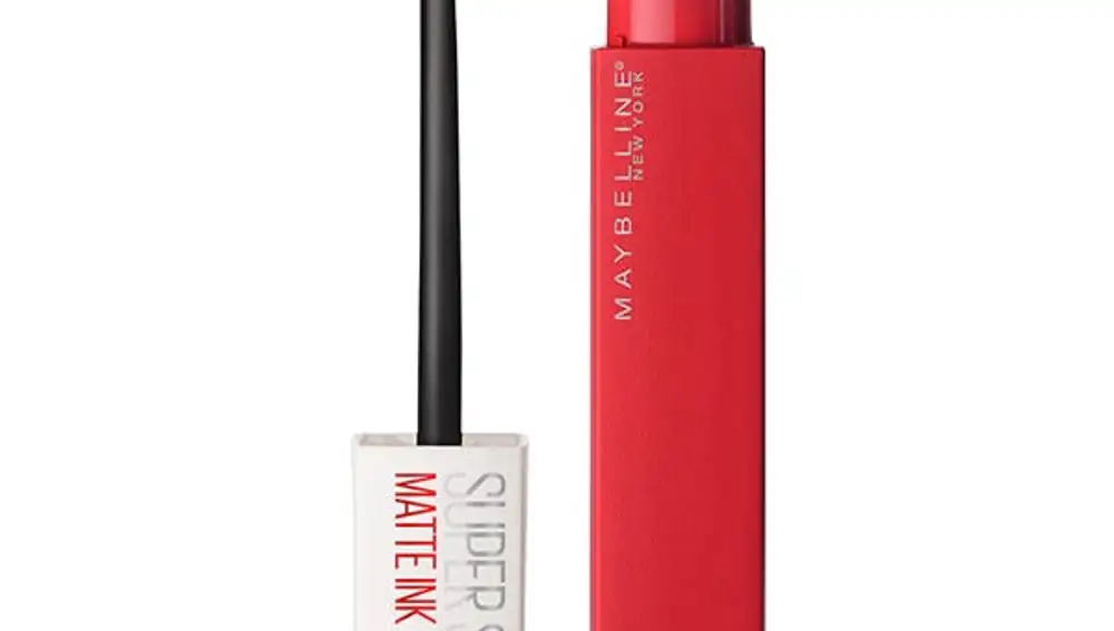 Labial rojo de Maybelline.