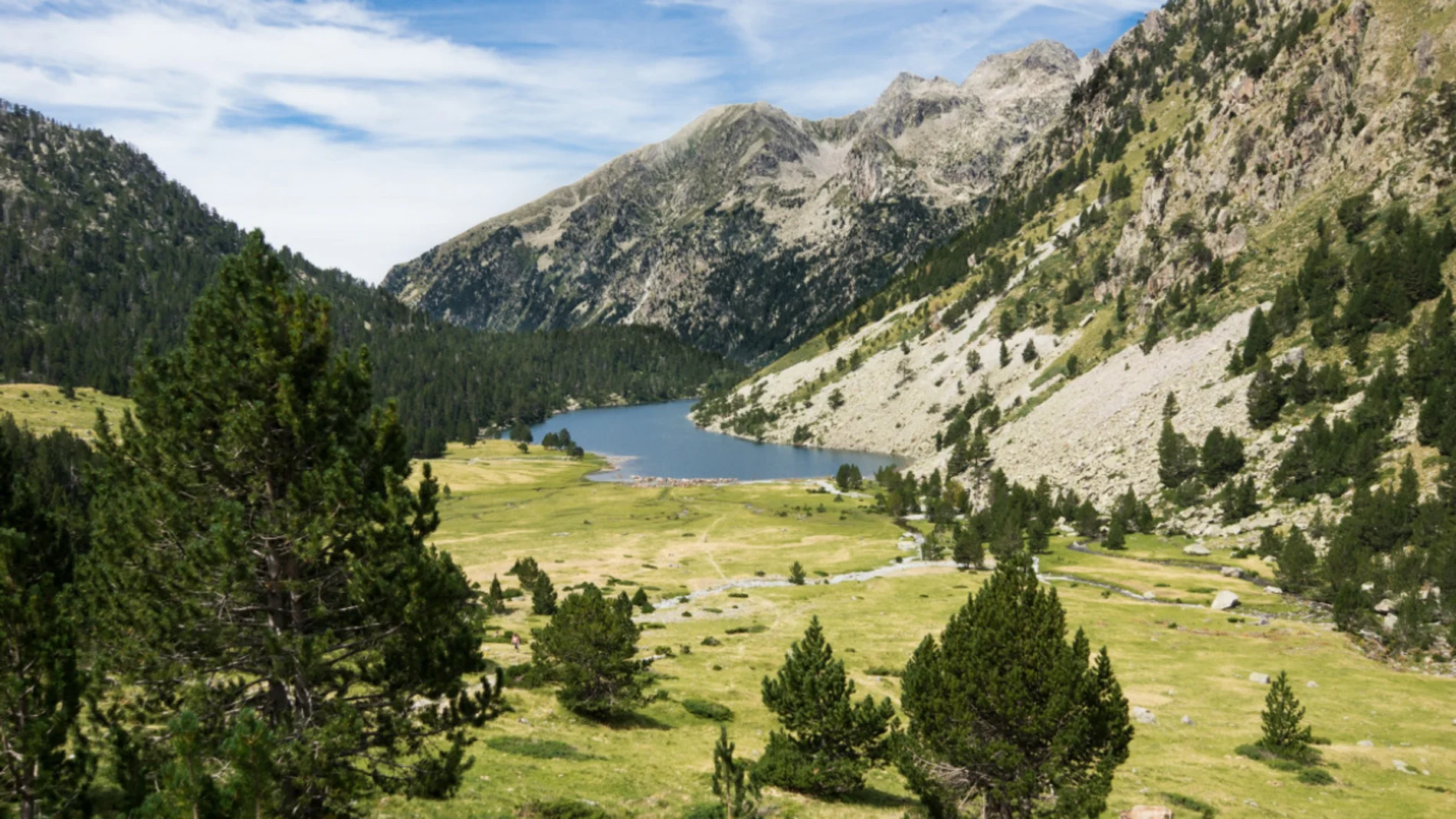 Vista lejana de los pirineos