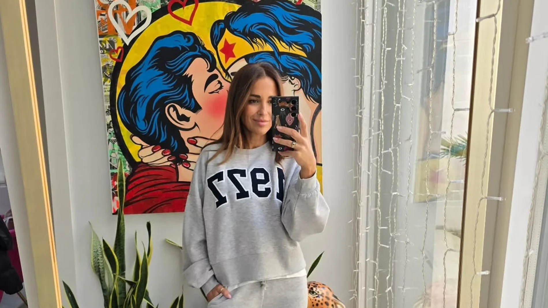 Paula Echevarría con chándal gris.