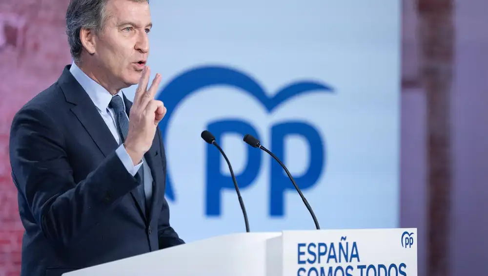 Economía.- Feijóo critica el "triunfalismo económico" de Sánchez cuando hay 13 millones de personas en riesgo de pobreza