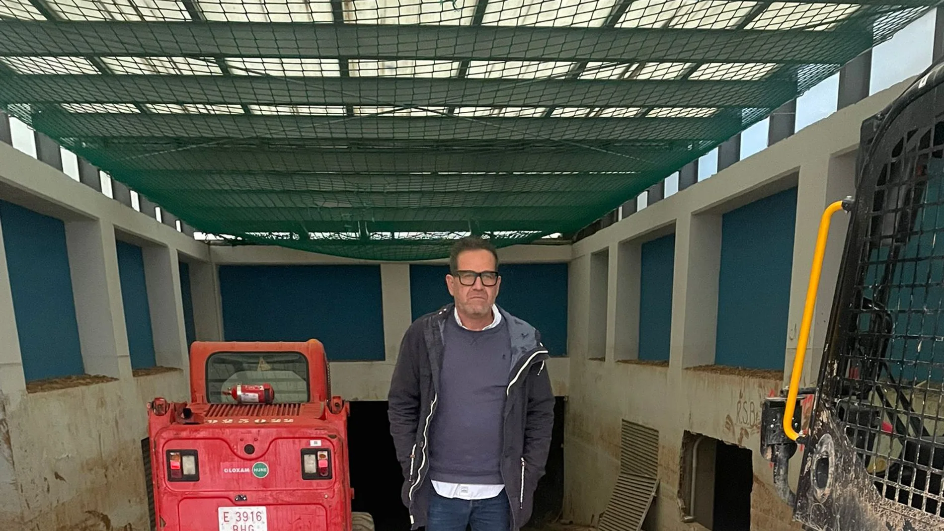 El alcalde de Sedaví, José Cabanes, en el municipio devastado por la DANA.