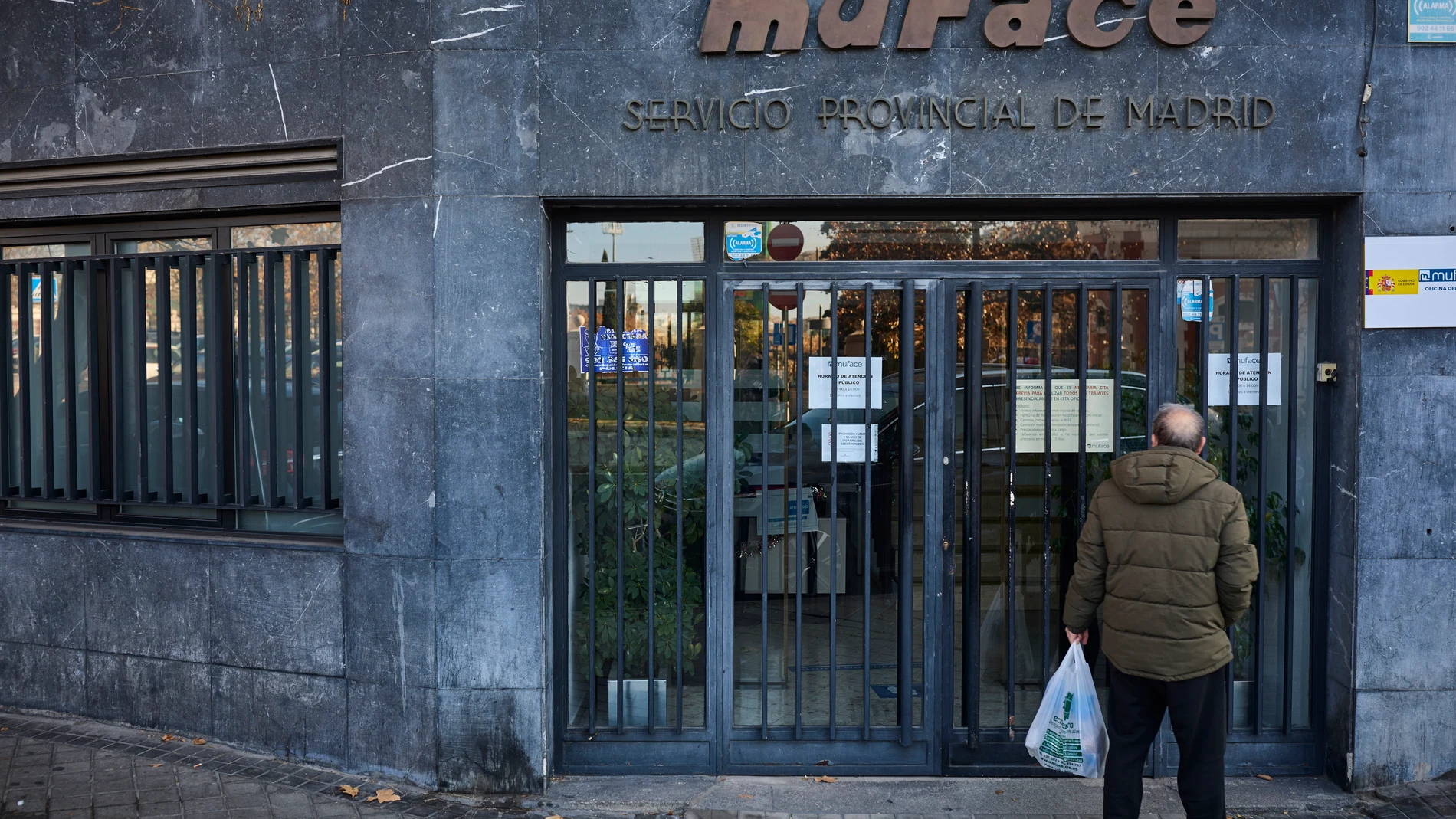 Fachada del servicio provincial de Madrid de MUFACE (Mutualidad General de Funcionarios Civiles del Estado). Adeslas, la principal aseguradora que da servicio en Muface, ha dicho que 'no' a la nueva licitación del Gobierno y complica el futuro de la cobertura médica a funcionarios) © Alberto R. Roldán / Diario La Razón. 28 12 2024