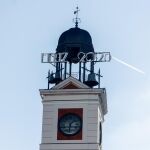 El reloj de la Real Casa de Correos estrena nuevo cartel luminoso para dar la bienvenida al 2025