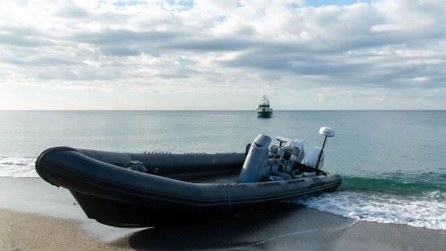 Narcolancha varada en Salobre&ntilde;a
