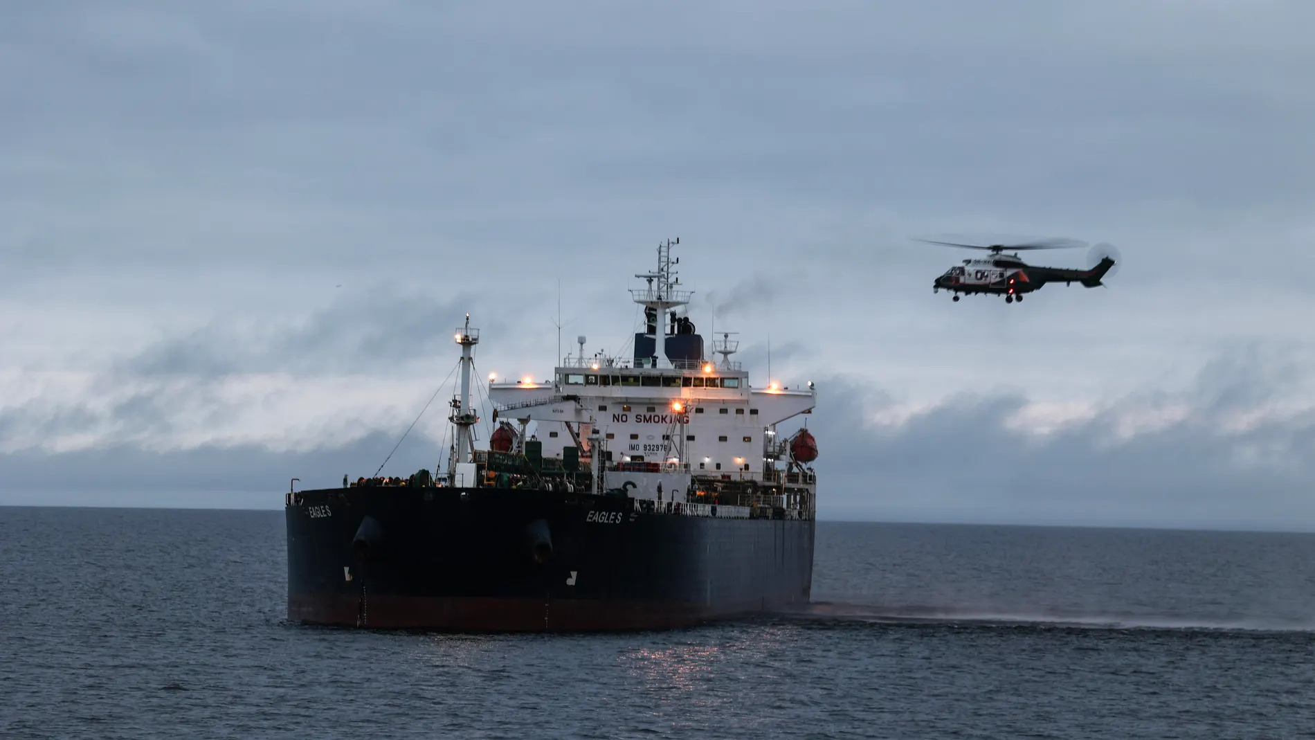 Porvoo (Finland), 28/12/2024.- A handout photo made available by Finnish Border Guard shows a helicopter used by the authorities during an operation to transfer the Eagle S tanker from the Gulf of Finland to Svartbeck inner anchorage near the port of Kilpilahti, Finland, 28 December 2024. Finnish authorities are investigating the Eagle S, an oil tanker registered with the Cook Islands, suspected of having caused the outage of an undersea power cable connecting Finland and Estonia on 25 Decemb...