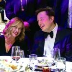 Complicidad entre la primera ministra italiana, Giorgia Meloni, y el CEO de Tesla, Elon Musk, en una entrega de premios en Nueva York