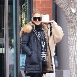 Jennifer Lopez con plumífero.