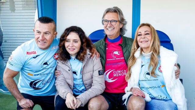 Isabel Díaz Ayuso y Ana Obregón en el partido benéfico de la Fundación Aless Lequio.