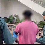 Uno de los siete inmigrantes detenidos por la Guardia Civil por un delito de asesinato durante la travesía en cayuco a Canarias.