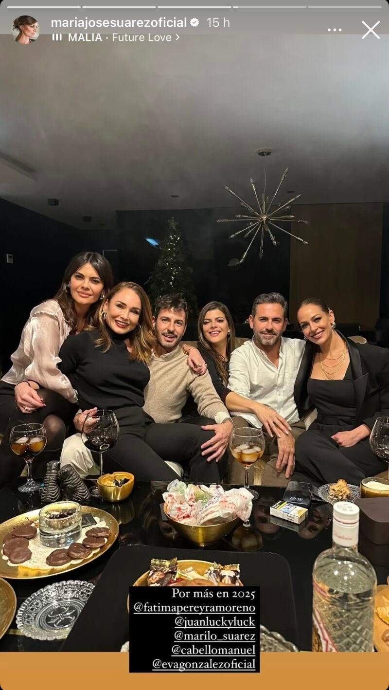 María José Suárez en una cena con amigos.