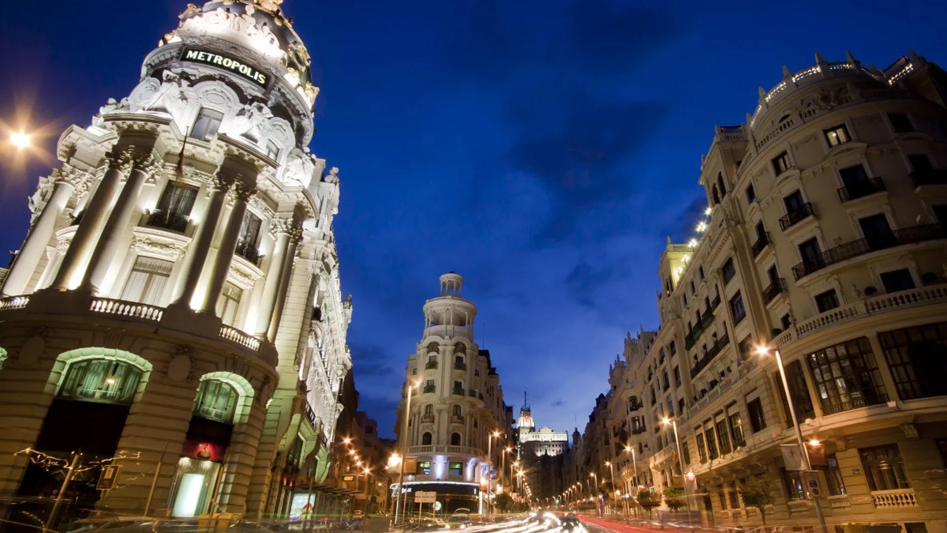 Gran Vía madrileña al atardecer