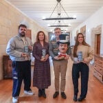 Foto de familia de los premiados en el festival Vive la magia de León