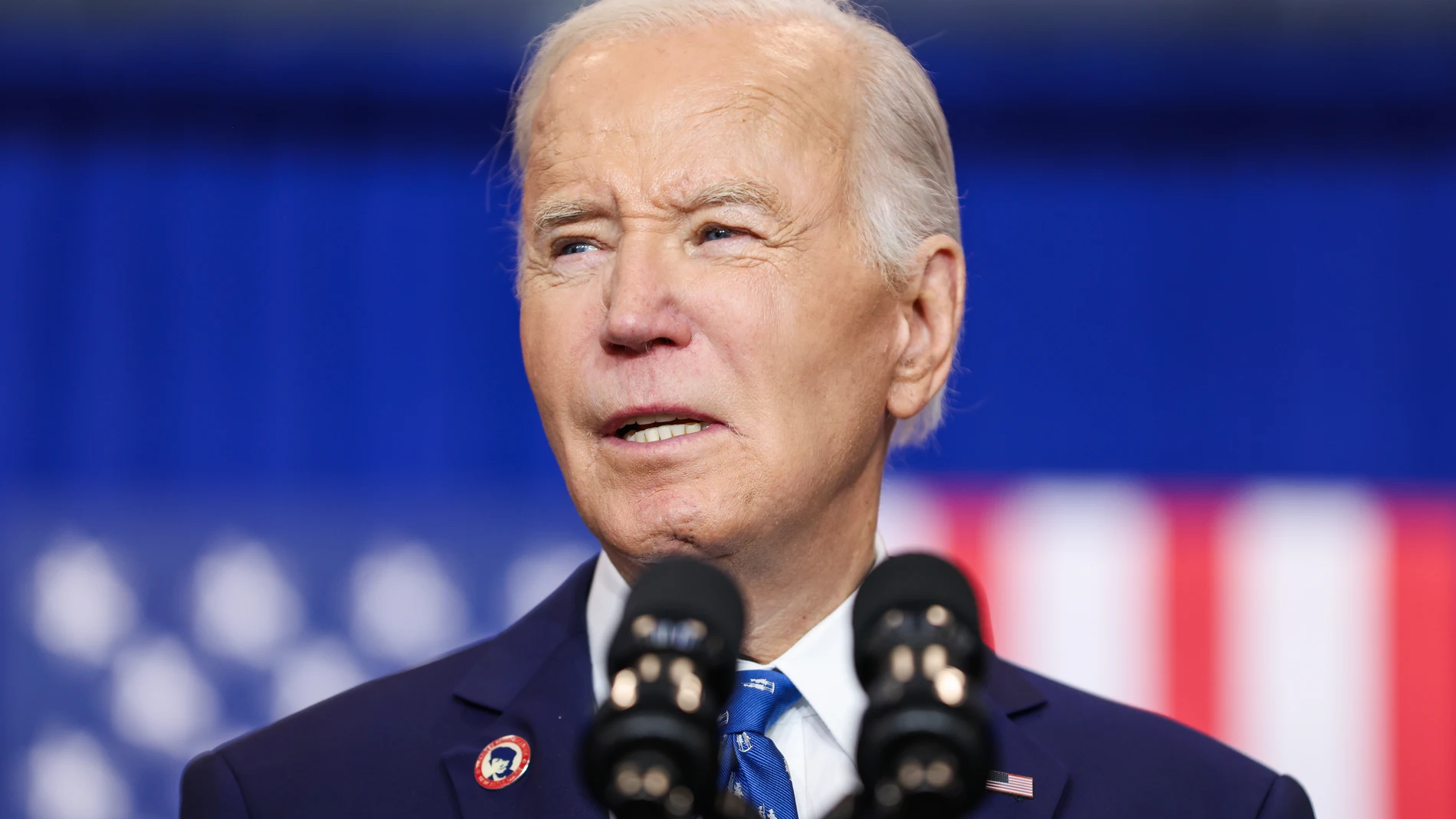 EA1081. BOGOTÁ (COLOMBIA), 01/01/2025.- Fotografía de archivo del 16 de diciembre del 2024 del presidente de los Estados Unidos, Joe Biden, durante un evento en Washington (EE.UU.). Biden dijo a la prensa que sintió "ira y frustración" cuando se le informó sobre el atropello masivo en el corazón de Nueva Orleans durante la madrugada de este miércoles, que dejó al menos 10 muertos. EFE/EPA/ Samuel Corum / Pool /ARCHIVO
