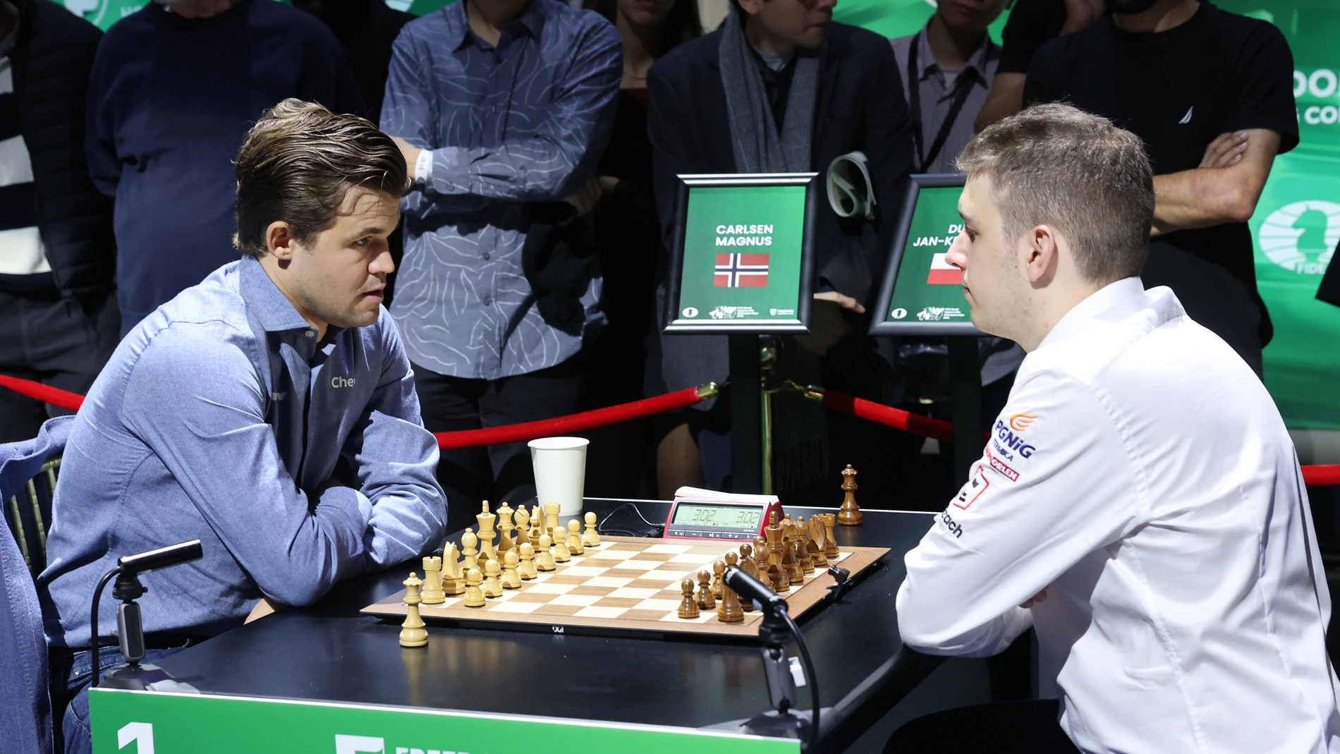31 December 2024, US, New York: Norwegian chess player Magnus Carlsen (L) in action against Polish Jan-Krzysztof Duda during the 2024 FIDE World Rapid and Blitz Chess Championships. Photo: Seshadri Sukumar/ZUMA Press Wire/dpa 31/12/2024 ONLY FOR USE IN SPAIN