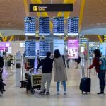 MADRID.-El aeropuerto de Barajas, a la cabeza de los movimientos aéreos en el primer fin de semana de 2025 con 2.169 vuelos
