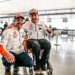 Isidre Esteve, junto a su copiloto, Txema Villalobos
