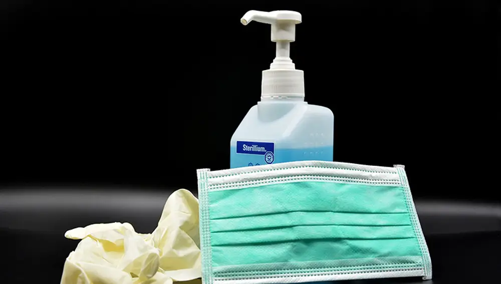 Mascarillas, guantes y gel hidroalcohólico para evitar contagios.