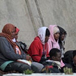 Rescatadas otros 59 inmigrantes de un cayuco en aguas de El Hierro