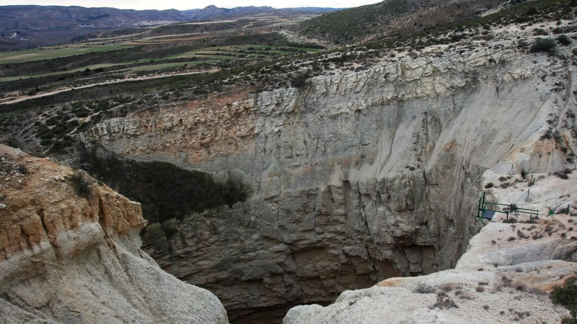 El enigmático pozo de 120 metros con lago escondido en Teruel