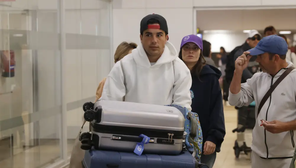 Óscar Casas en el aeropuerto Adolfo Suárez de Madrid-Barajas