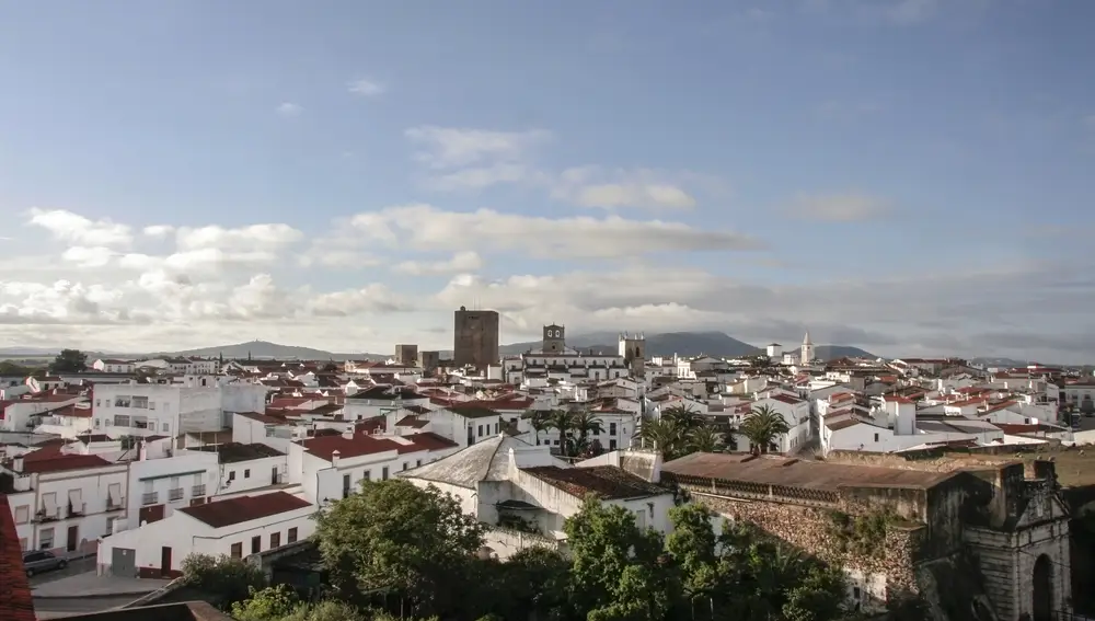 El idioma oficial de España es el castellano, al igual que la nacionalidad es la español, pese a la existencia de otras lenguas cooficiales y personas de otra procedencia internacional