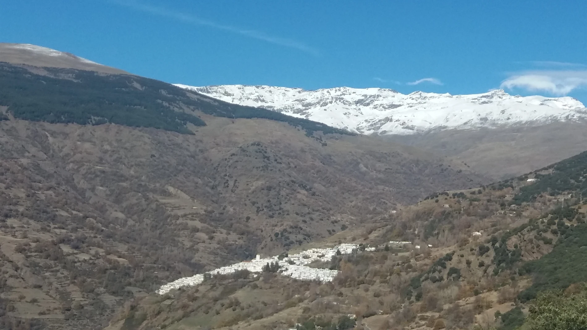 La Alpujarra de Granada, con Bubión y Capileira bajo el Veleta