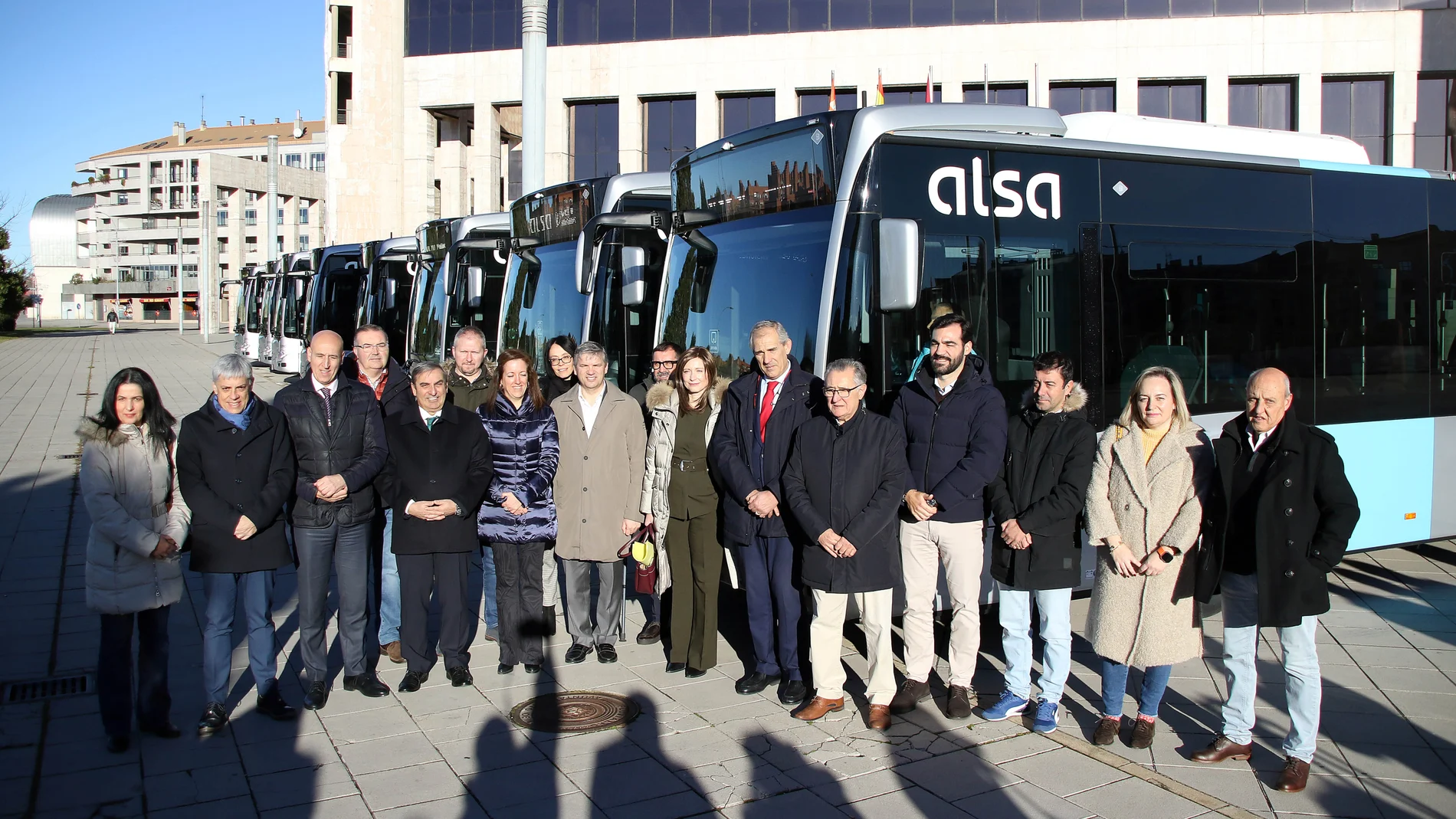 El consejero de Movilidad, José Luis Sanz Merino, durante la presentación de los últimos modelos de bus de León