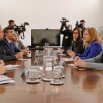 La delegada del Gobierno y el comisionado para la reconstrucción, hoy durante su reunión con Salvador Navarro y Eva Blasco