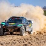 Laia Sainz sufrió un accidente y volcó en la primera etapa