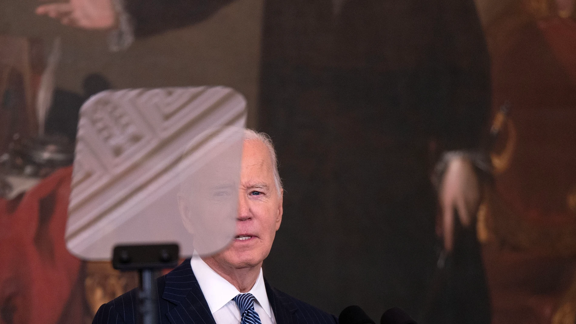 Washington (United States), 04/01/2025.- US President Joe Biden delivers remarks during the Presidential Medal of Freedom in the East Room of the White House in Washington, DC, USA, 04 January 2025. The Presidential Medal of Freedom is the Nation's highest civilian honor, presented to individuals who have made exemplary contributions to the prosperity, values, or security of the United States, world peace, or other significant societal, public or private endeavors. (Estados Unidos) EFE/EPA/LE...