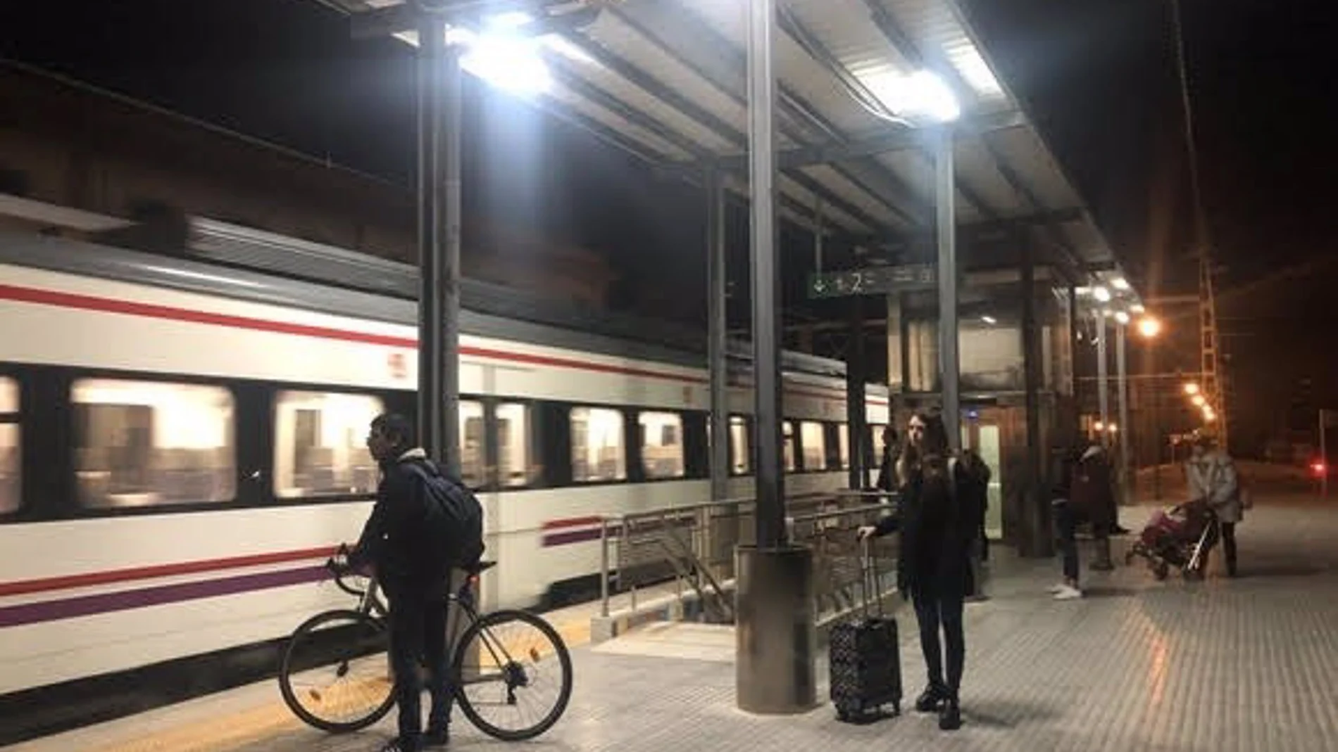 Investigan el fallecimiento de un hombre tras ser arrollado por un tren de Cercanías en Alfafar (Valencia)
