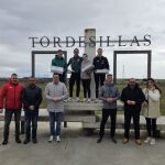 Las autoridades entregan los premios a los ganadores de las pruebas