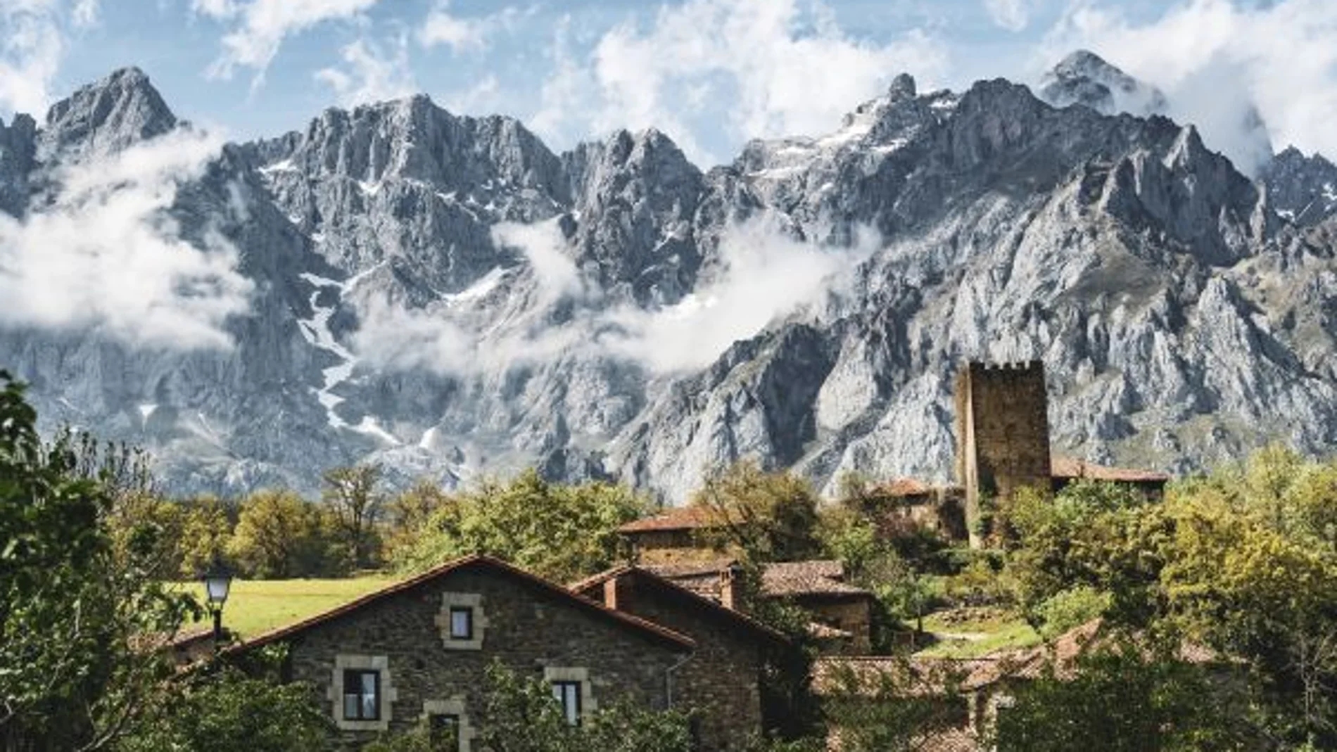 El pueblo de Cantabria que es un réplica perfecta de los Alpes Suizos
