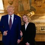 La primera ministra italiana, Giorgia Meloni, visitó a Donald Trump el 5 de enero en su residencia de Mar-a-Lago (Florida)