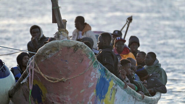 Llegada de inmigrantes en cayuco a la isla canaria de El Hierro
