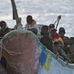 Llegada de inmigrantes en cayuco a la isla canaria de El Hierro
