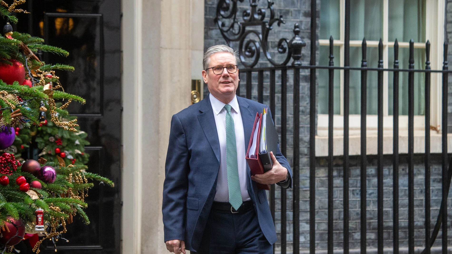 December 18, 2024, London, England, United Kingdom: UK Prime Minister KEIR STARMER is seen leaving 10 Downing Street for the Prime Minister's Questions session of 2024. Europa Press/Contacto/Tayfun Salci 18/12/2024 ONLY FOR USE IN SPAIN