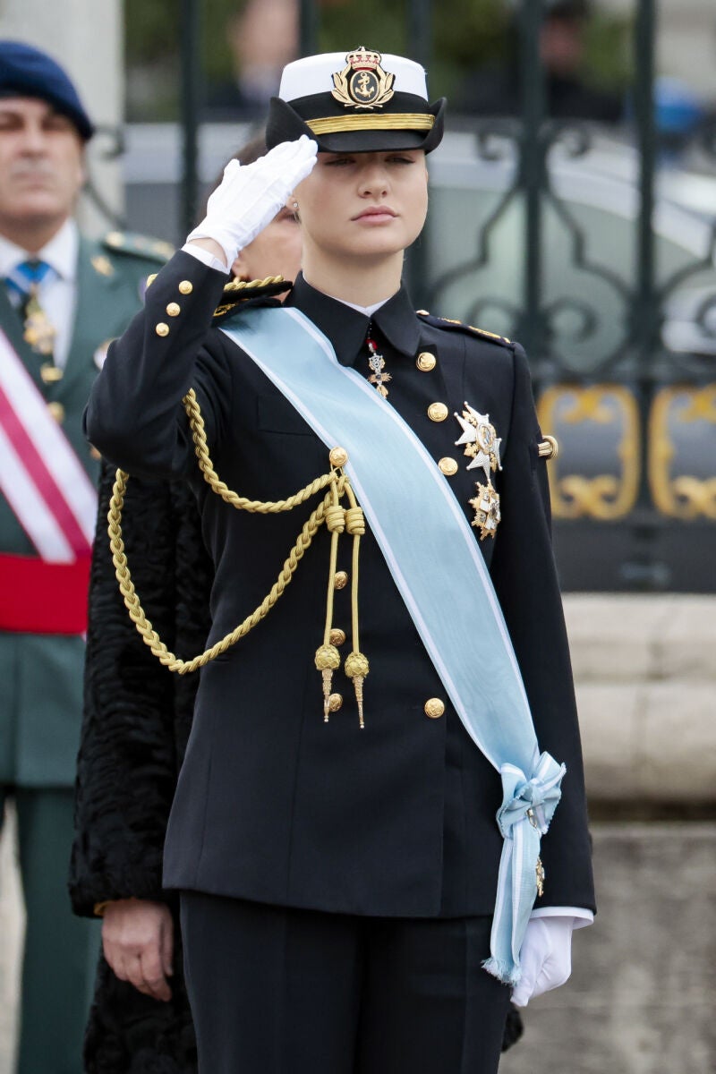 La Princesa Leonor con el uniforme de guardiamarina en la Pascua Militar.