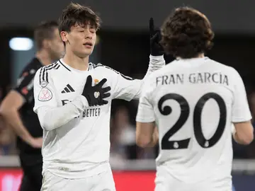 Arda Güler celebra el primero de los dos goles que hizo al Deportiva Minera CARTAGENA (MURCIA), 06/01/2025.- El centrocampista turco del Real Madrid Arda Güler celebra un gol ante la Deportiva Minera durante el partido que han disputado contra el Deportivo Minera, correspondiente a los dieciseisavos de final de la Copa del Rey, que están disputando este lunes en el estadio Cartagonova en Cartagena. EFE/ Marcial Guillén