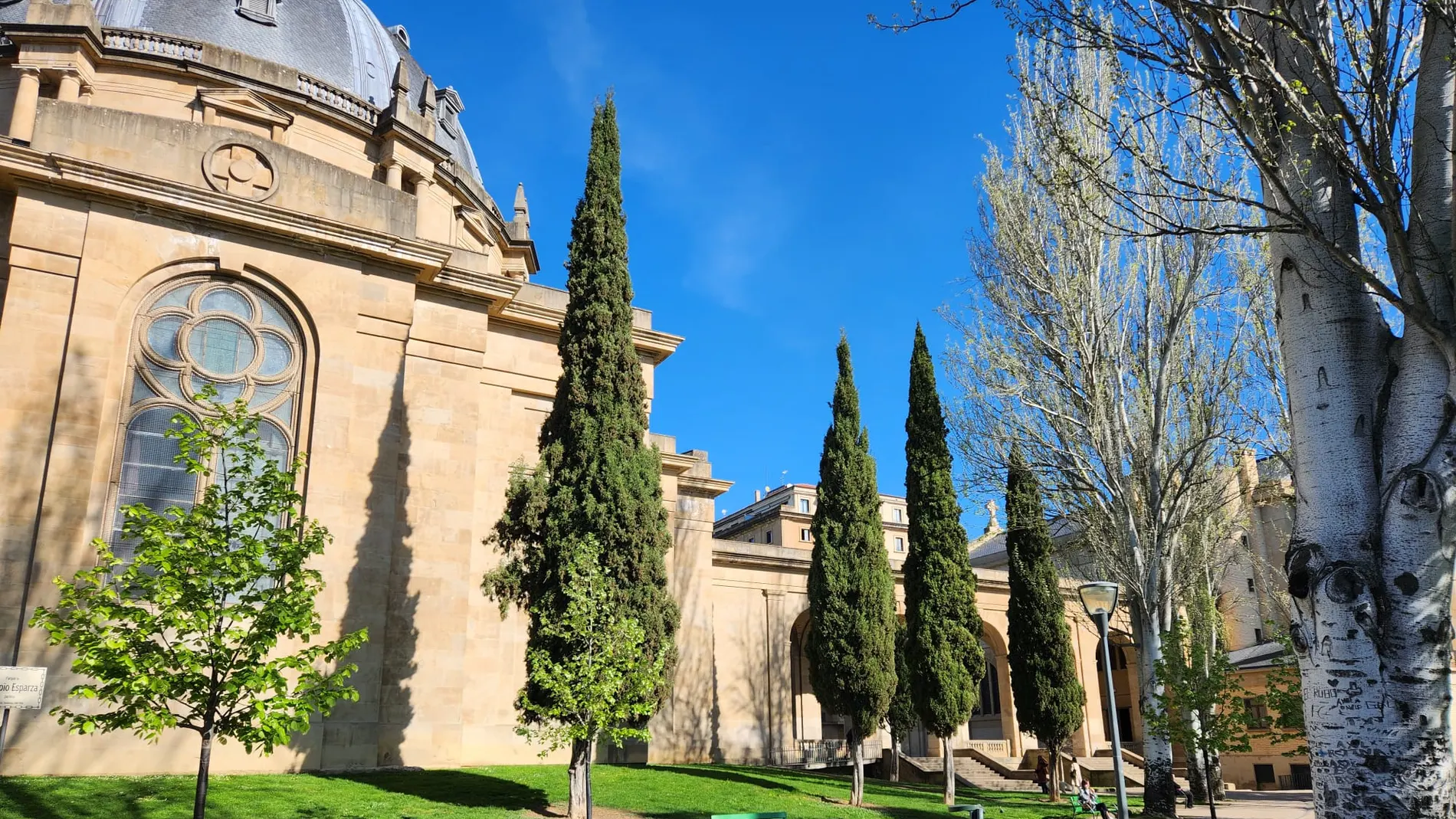 Exterior del Monumento a los Caídos, el elemento más emblemático del edificio ubicado en Pamplona señalado para su derribo