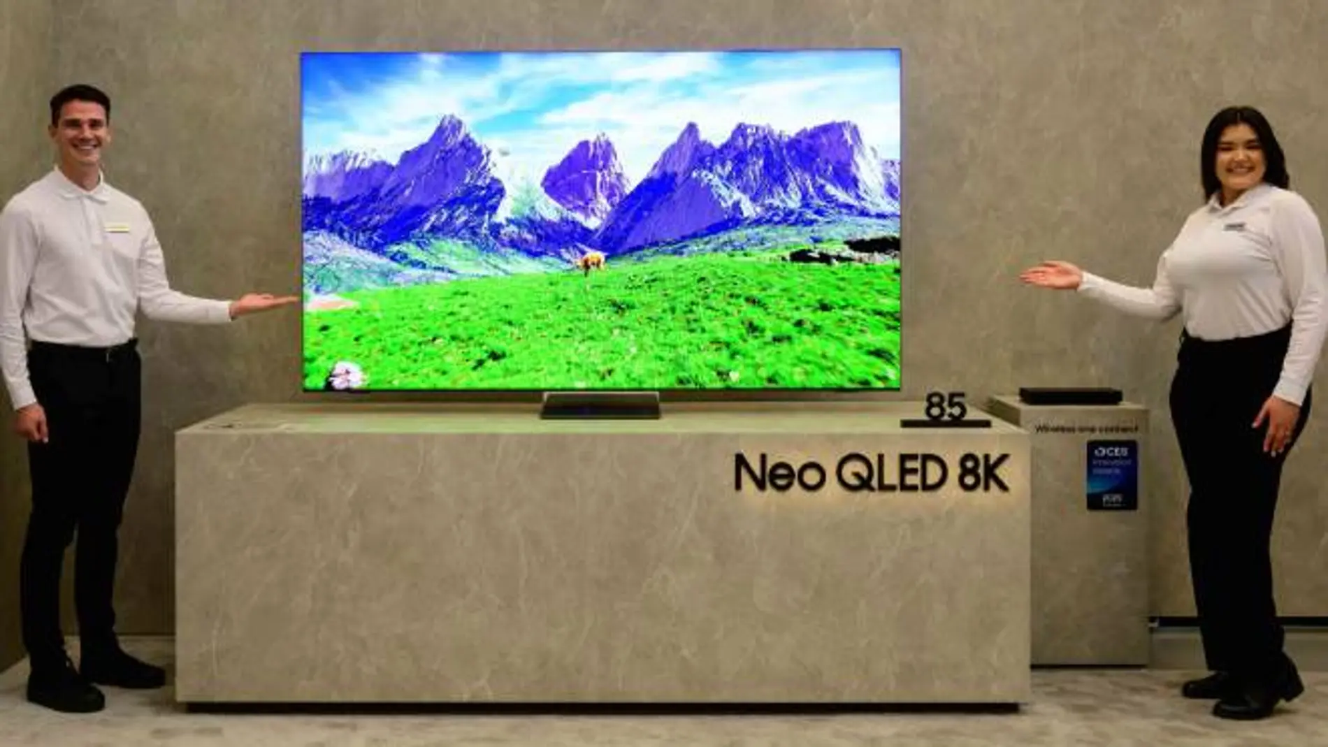 Televisor Neo QLED 8K QN990F de Samsung, con Vision AI, presentado en el CES 2025.