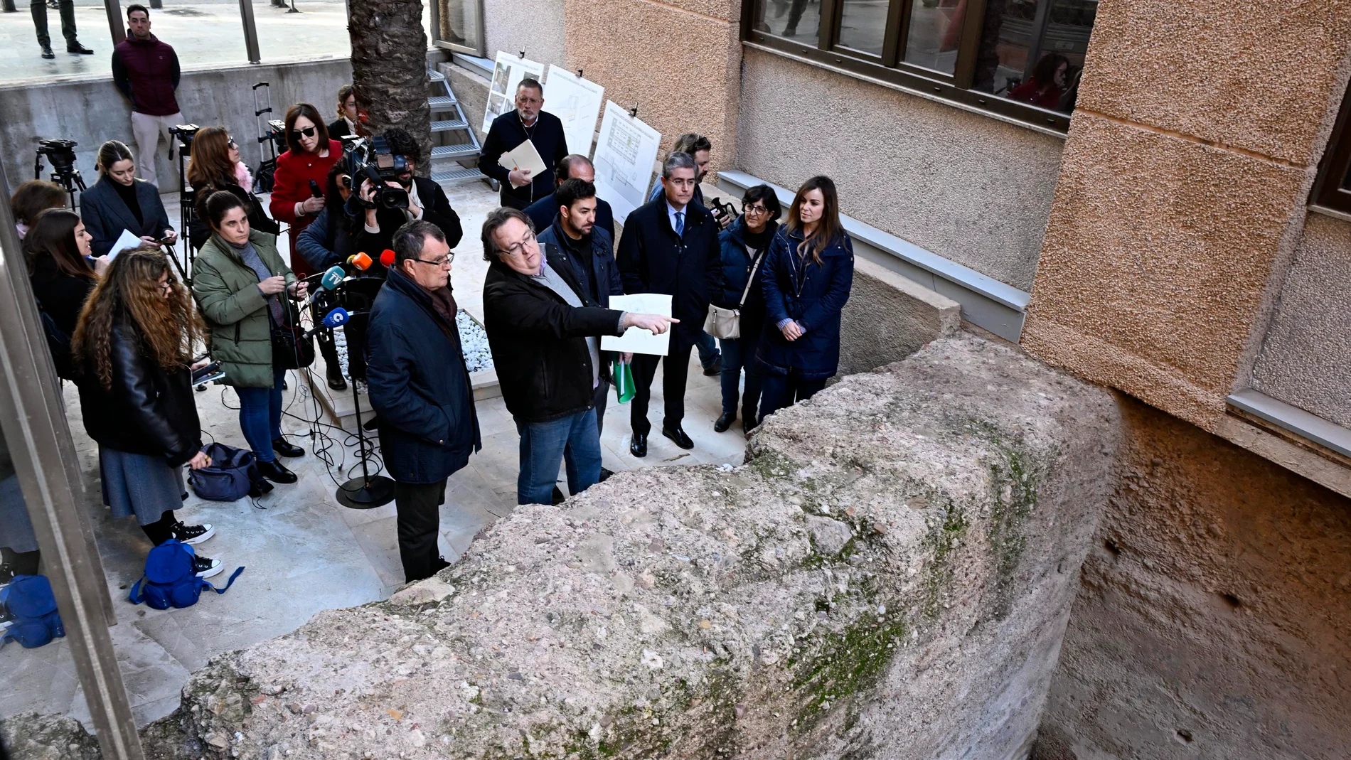 Ballesta esta mañana durante la presentación del nuevo proyecto en la Muralla de Sagasta