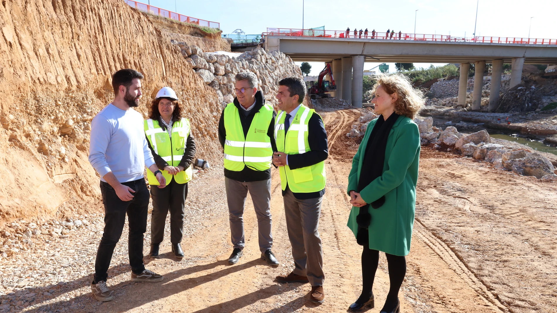 Mazón ha visitado esta mañana los trabajos de recuperación del puente de la CV-403 que da servicio a toda la comarca de l’Horta Sud y especialmente a Torrent, Alaquàs y Xirivella