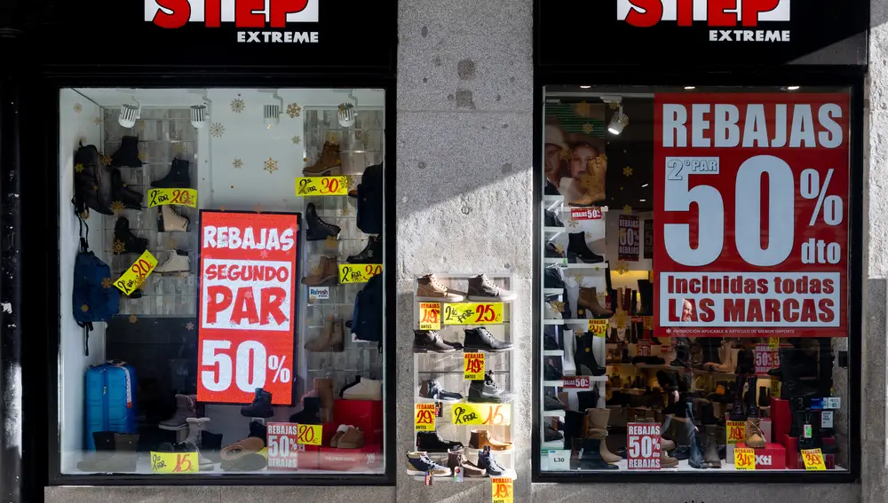 Los españoles gastarán 181 euros de media en las rebajas, 17 euros más que en 2024