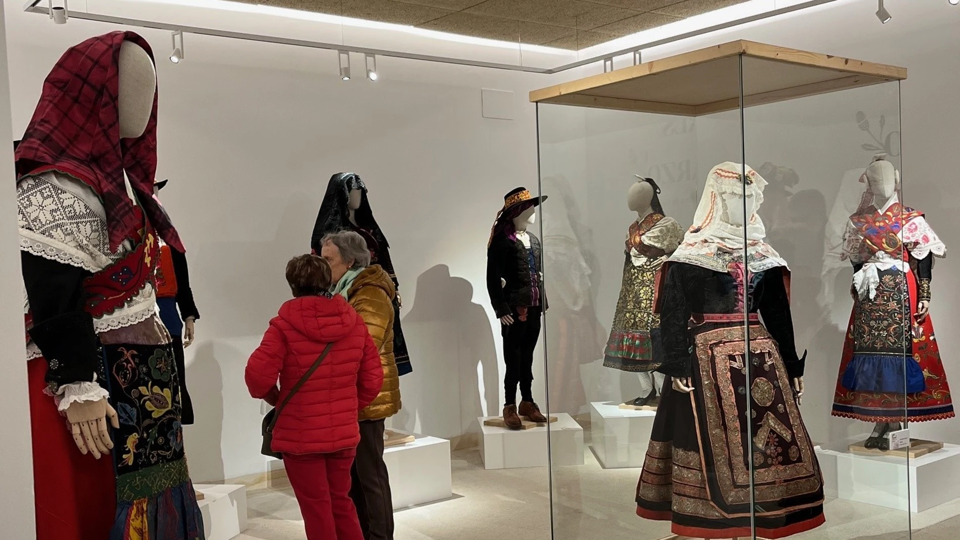 Exposición “Aires de Marzo. Indumentaria de la provincia de Salamanca”