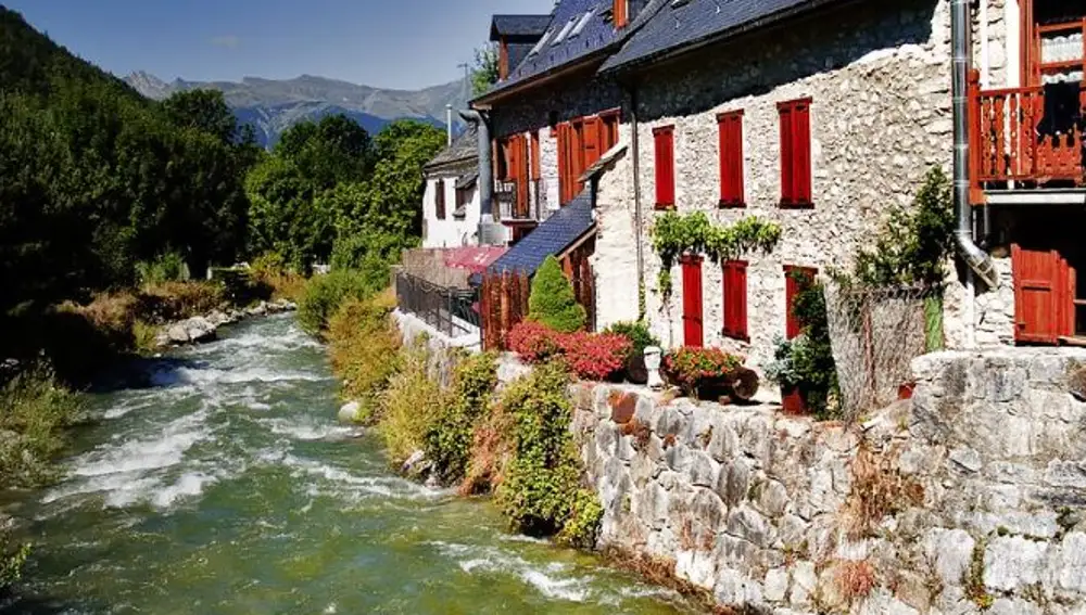 La Garona, Arties