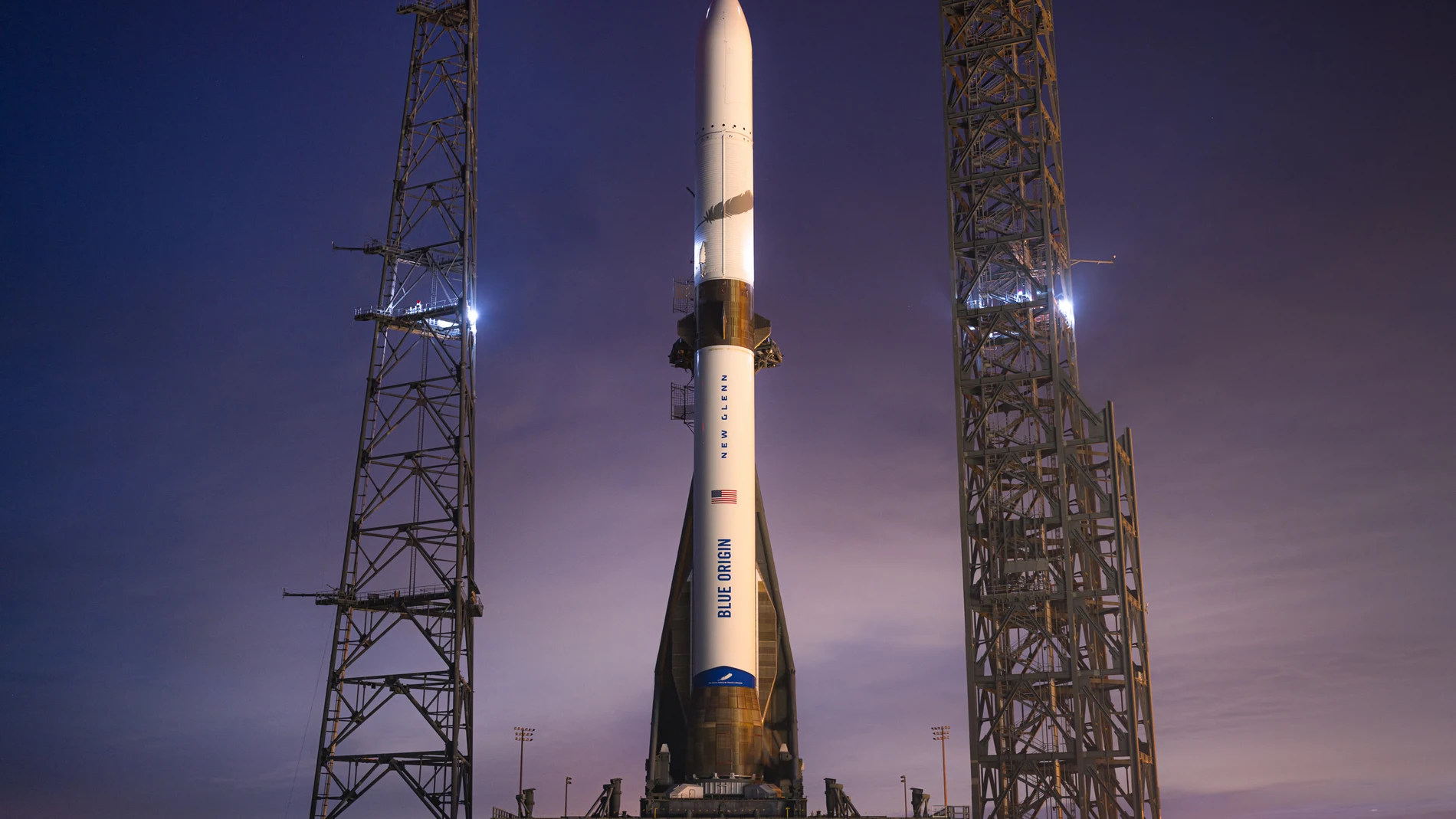 AME9193. MIAMI (ESTADOS UNIDOS), 07/01/2025.- Fotografía sin fecha cedida por Blue Origin de New Glenn el nuevo cohete de Blue Origin, de Jeff Bezos. La compañía estadounidense Blue Origin, fundada por Jeff Bezos, lanzará por primera vez su nuevo cohete New Glenn en la madrugada del próximo viernes, cuando el poderoso artefacto tiene previsto despegar desde una plataforma del Centro de la Fuerza Espacial de Cabo Cañaveral, en Florida (EE.UU.). EFE/ Blue Origin /SOLO USO EDITORIAL/ SOLO DISPON...