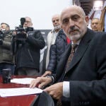Luis Ángel Hierro formaliza la inscripción como precandidato en el proceso de primarias 