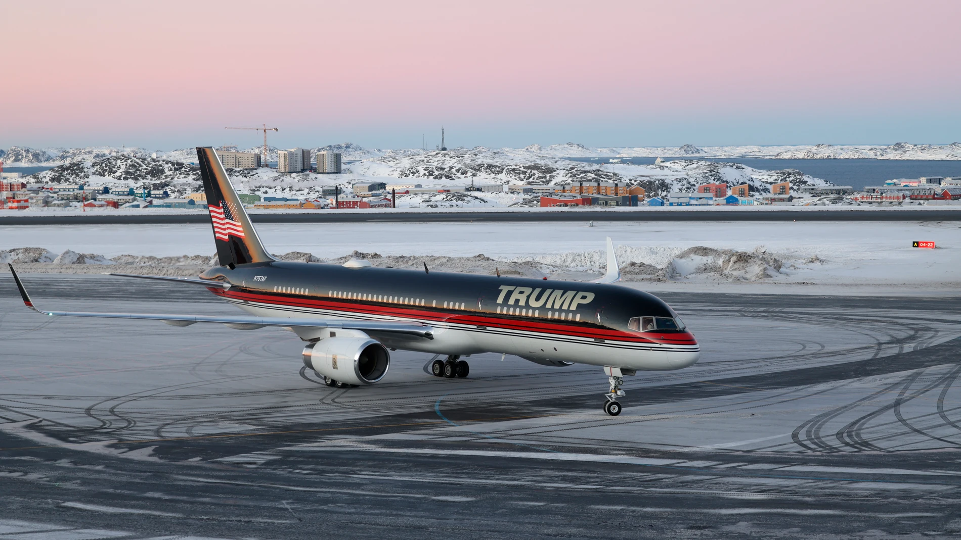 Nuuk (Greenland), 07/01/2025.- An aircraft carrying Donald Trump Jr. arrives at an airport in Nuuk, Greenland, 07 January 2025. Donald Trump Jr. is on a private visit to the autonomous Danish territory of Greenland. (Groenlandia) EFE/EPA/EMIL STACH DENMARK OUT