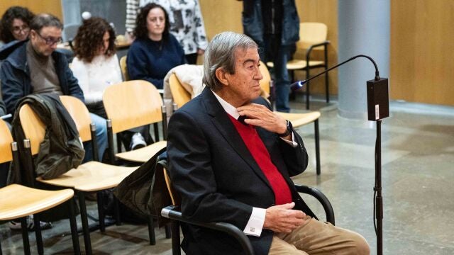 Francisco Álvarez-Cascos se sienta en el banquillo por un presunto delito de apropiación indebida
